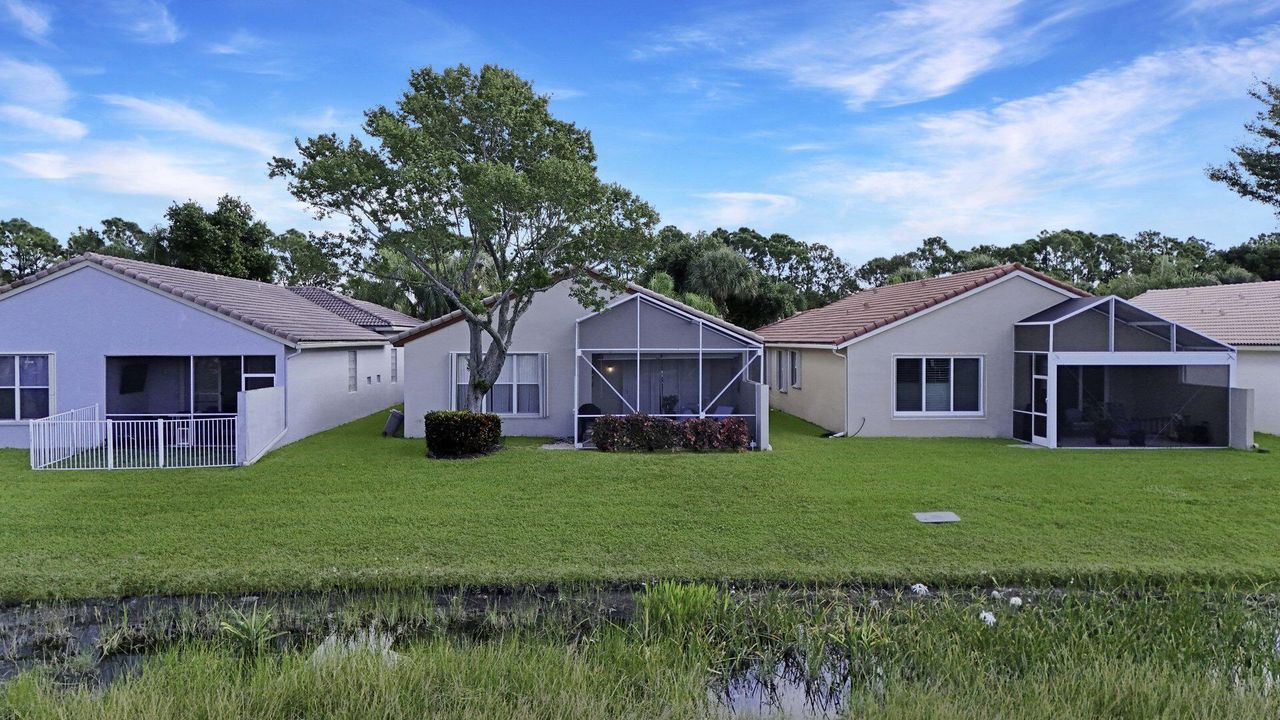 合同活跃: $379,146 (3 贝兹, 2 浴室, 1627 平方英尺)