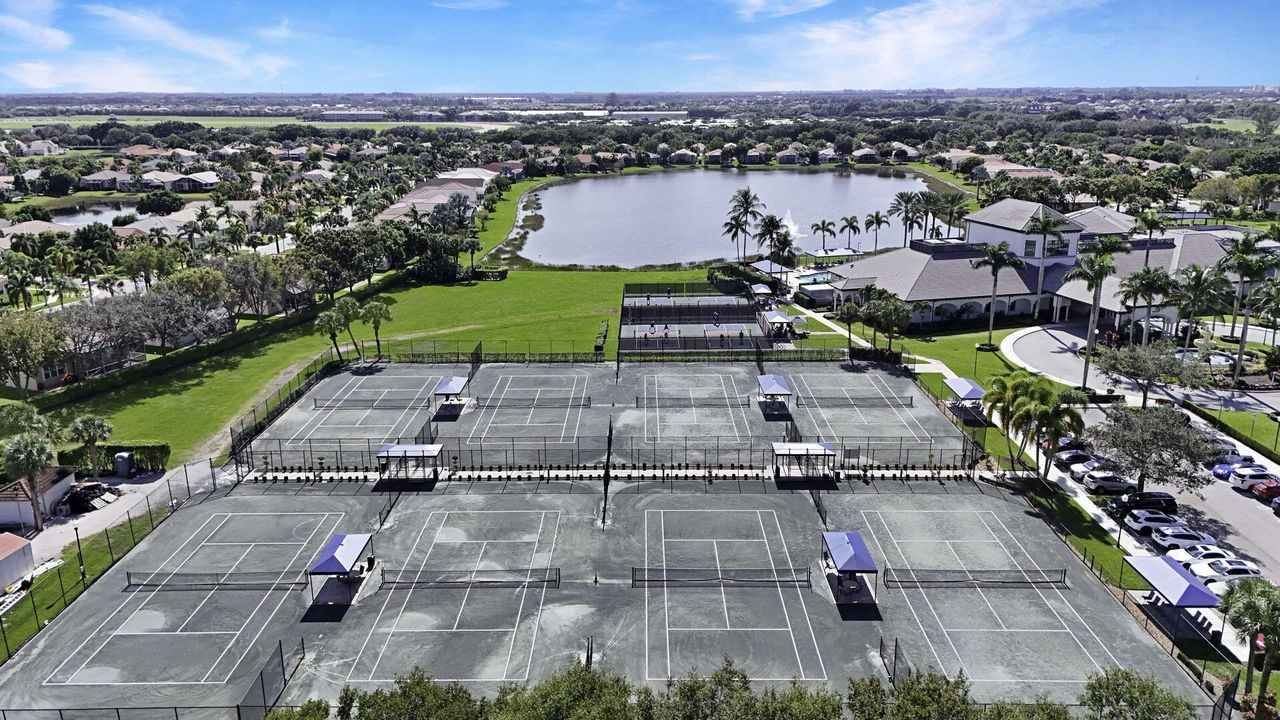 合同活跃: $379,146 (3 贝兹, 2 浴室, 1627 平方英尺)