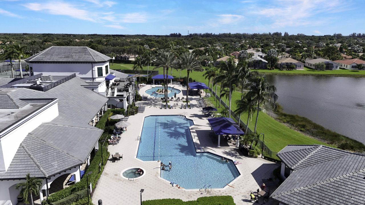 合同活跃: $379,146 (3 贝兹, 2 浴室, 1627 平方英尺)