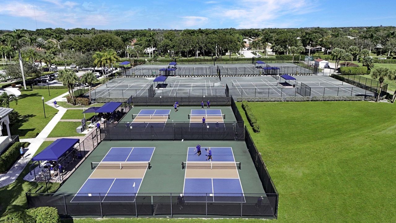 合同活跃: $379,146 (3 贝兹, 2 浴室, 1627 平方英尺)