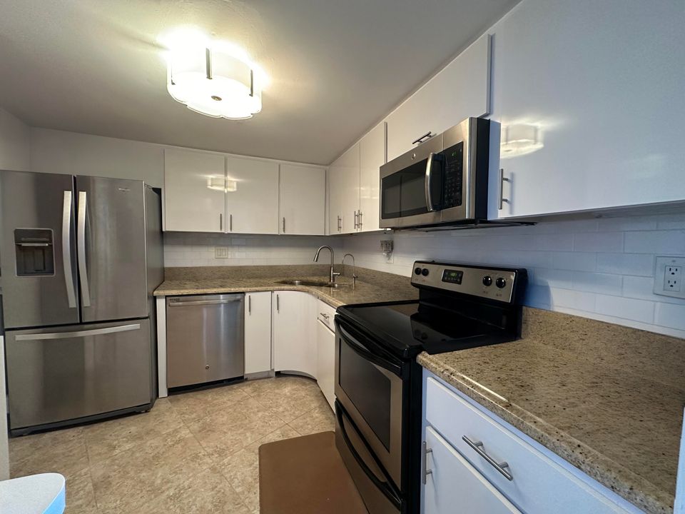 For Rent: $10,000 (2 beds, 2 baths, 1247 Square Feet)