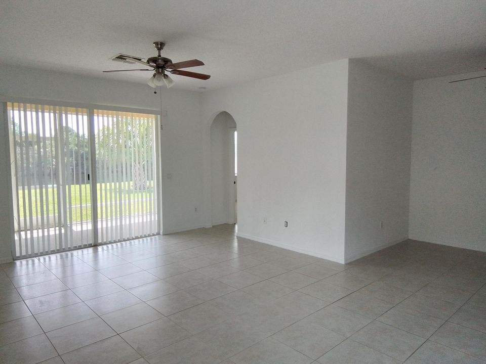 For Rent: $2,300 (3 beds, 2 baths, 1532 Square Feet)