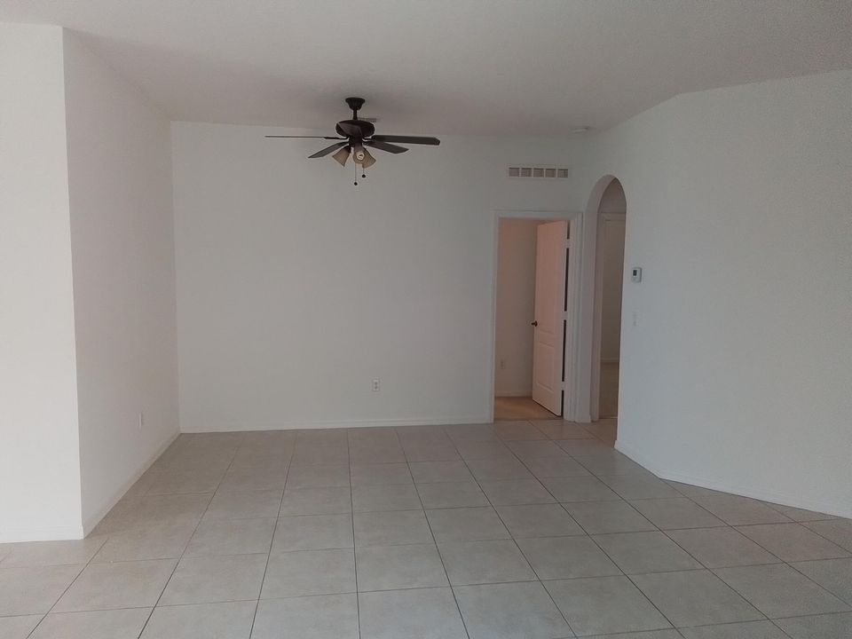 For Rent: $2,300 (3 beds, 2 baths, 1532 Square Feet)