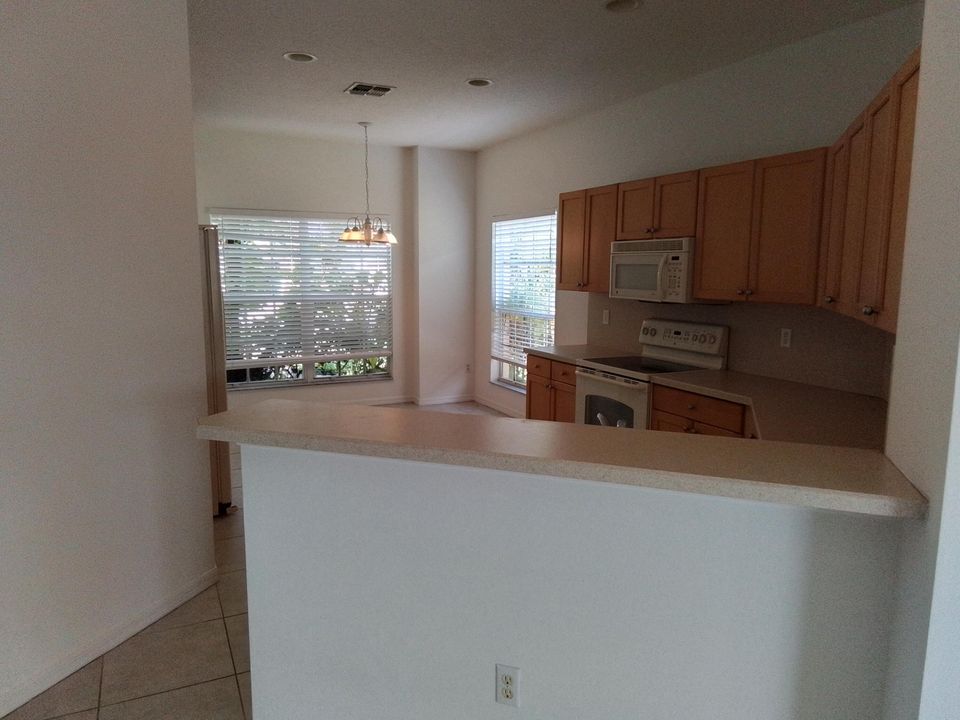 For Rent: $2,300 (3 beds, 2 baths, 1532 Square Feet)