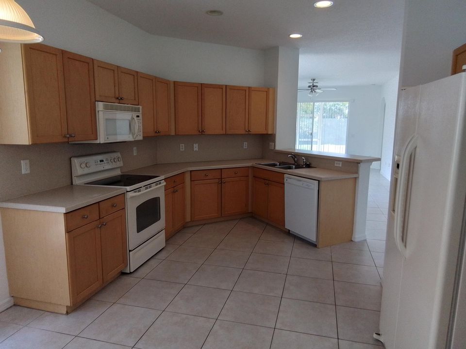 For Rent: $2,300 (3 beds, 2 baths, 1532 Square Feet)
