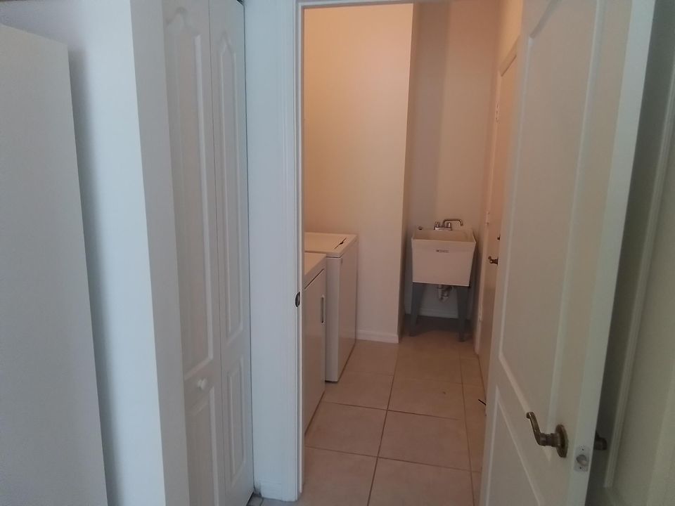 For Rent: $2,300 (3 beds, 2 baths, 1532 Square Feet)