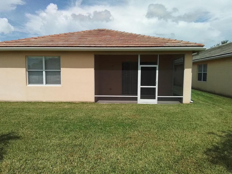 For Rent: $2,300 (3 beds, 2 baths, 1532 Square Feet)