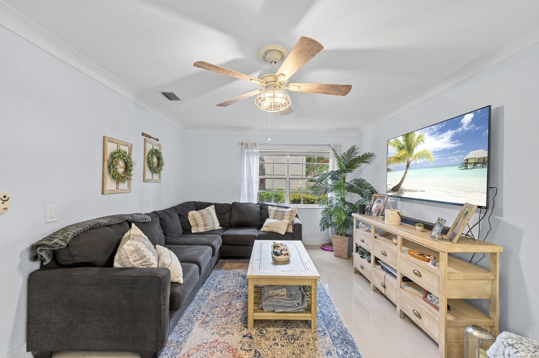 На продажу: $430,000 (3 спален, 2 ванн, 1227 Квадратных фут)