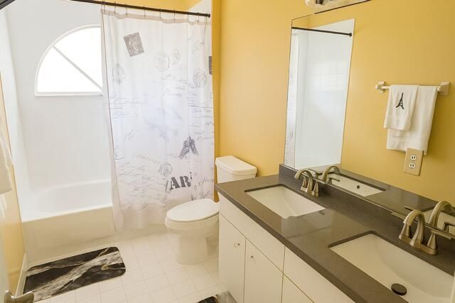 For Rent: $4,200 (4 beds, 2 baths, 2644 Square Feet)