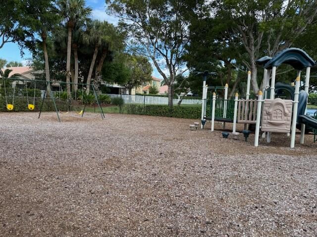 For Rent: $4,200 (4 beds, 2 baths, 2644 Square Feet)