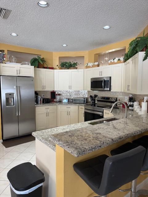 For Rent: $4,200 (4 beds, 2 baths, 2644 Square Feet)