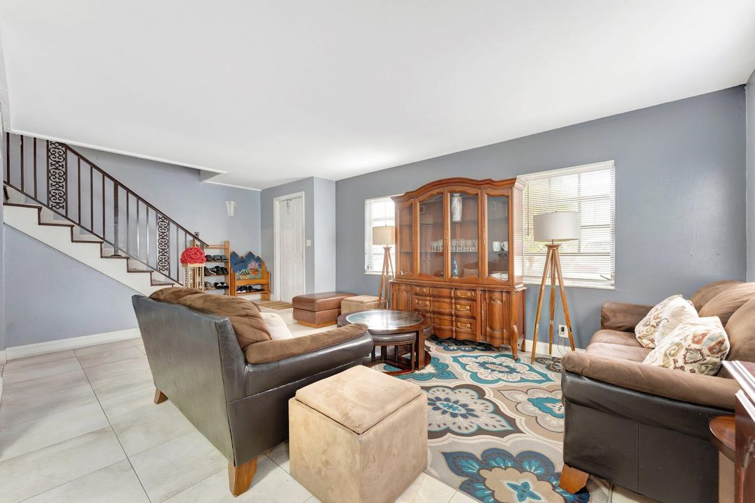 For Sale: $340,000 (3 beds, 2 baths, 1500 Square Feet)