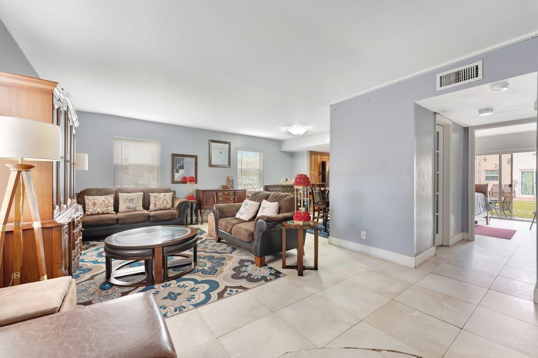 For Sale: $340,000 (3 beds, 2 baths, 1500 Square Feet)