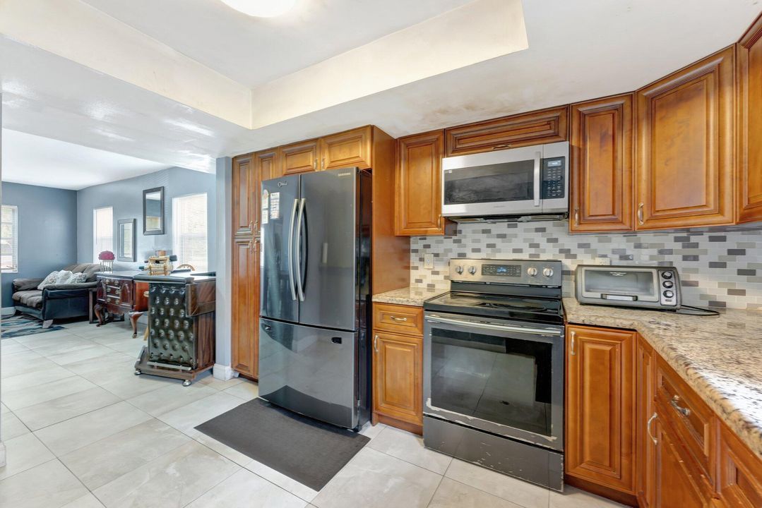For Sale: $340,000 (3 beds, 2 baths, 1500 Square Feet)