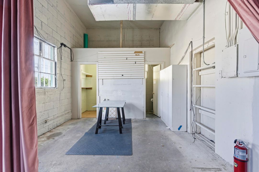 На продажу: $11,000 (0 спален, 0 ванн, 1984 Квадратных фут)