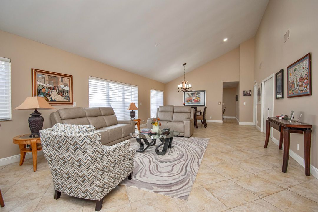 Под контрактом: $895,000 (3 спален, 2 ванн, 1874 Квадратных фут)