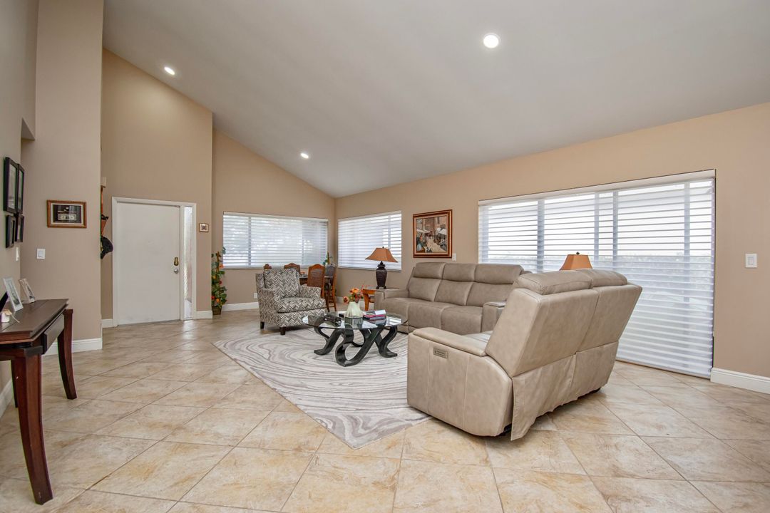 Под контрактом: $895,000 (3 спален, 2 ванн, 1874 Квадратных фут)