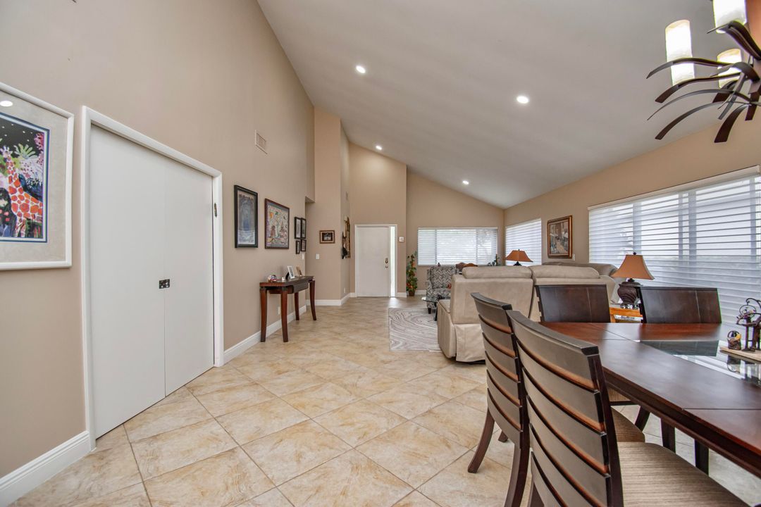 Под контрактом: $895,000 (3 спален, 2 ванн, 1874 Квадратных фут)