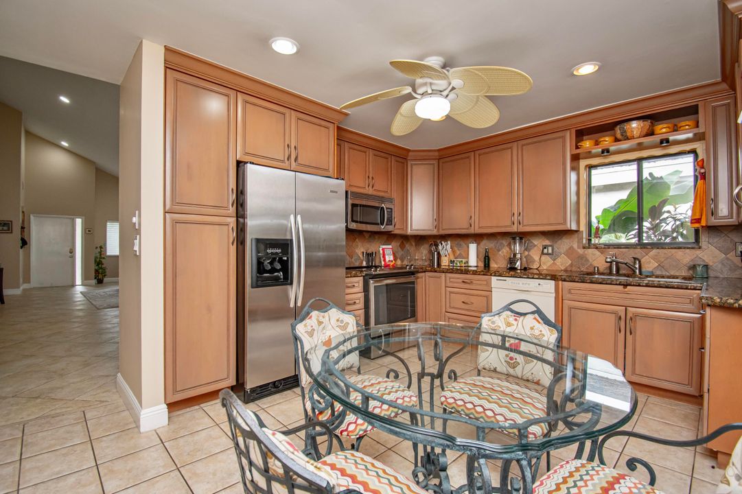 Под контрактом: $895,000 (3 спален, 2 ванн, 1874 Квадратных фут)