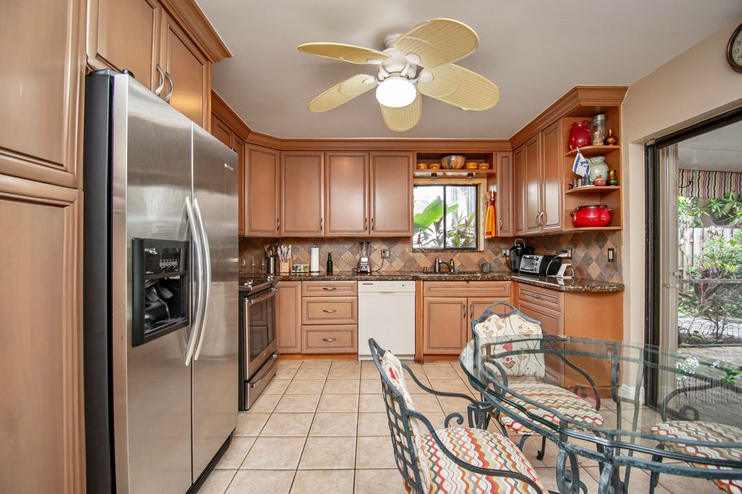 Под контрактом: $895,000 (3 спален, 2 ванн, 1874 Квадратных фут)