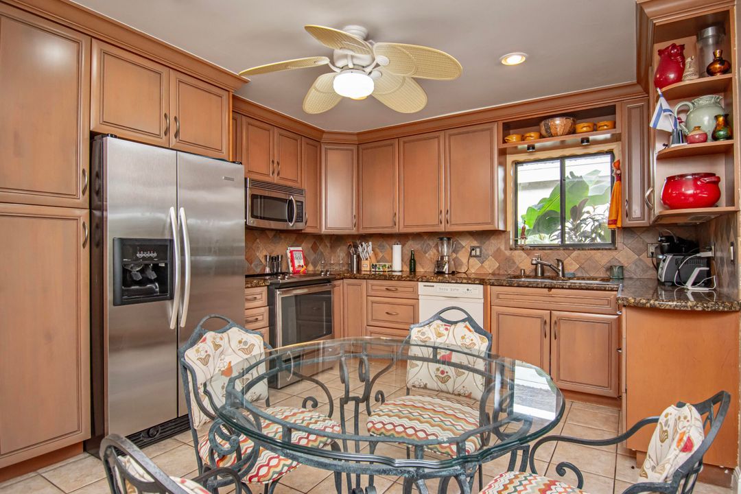 Под контрактом: $895,000 (3 спален, 2 ванн, 1874 Квадратных фут)