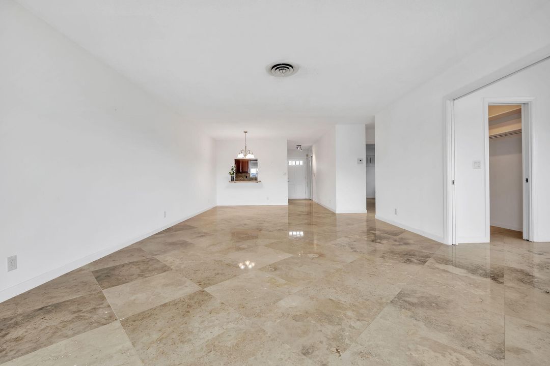 В аренду: $2,500 (2 спален, 2 ванн, 1267 Квадратных фут)