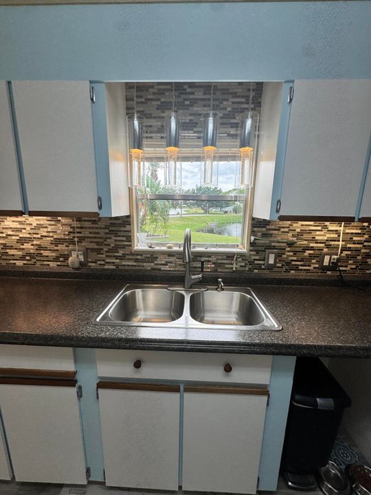 待售: $69,000 (2 贝兹, 2 浴室, 1400 平方英尺)