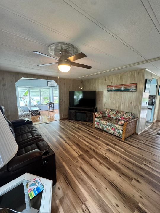 待售: $69,000 (2 贝兹, 2 浴室, 1400 平方英尺)