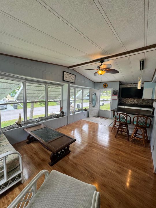 待售: $69,000 (2 贝兹, 2 浴室, 1400 平方英尺)