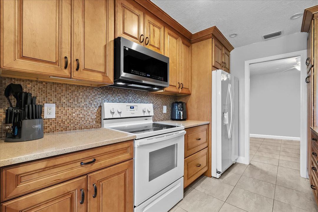 待售: $315,000 (2 贝兹, 2 浴室, 1162 平方英尺)