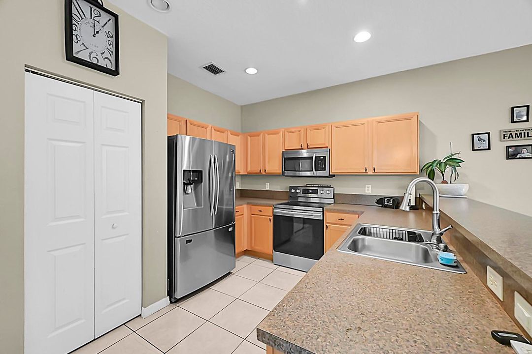 Active With Contract: $395,000 (3 beds, 2 baths, 1817 Square Feet)