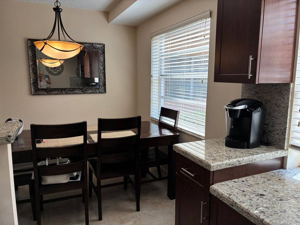 For Rent: $2,700 (2 beds, 2 baths, 902 Square Feet)