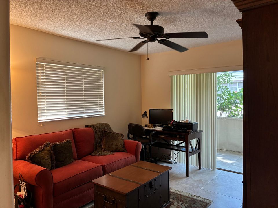 For Rent: $2,700 (2 beds, 2 baths, 902 Square Feet)