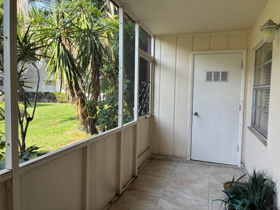 For Rent: $2,700 (2 beds, 2 baths, 902 Square Feet)