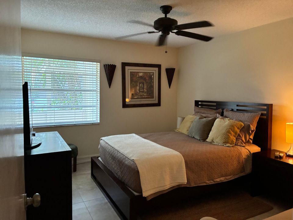 For Rent: $2,700 (2 beds, 2 baths, 902 Square Feet)