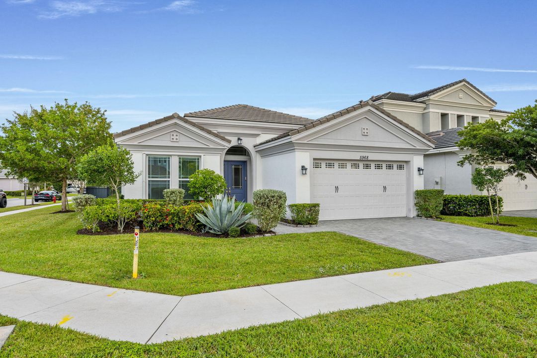 For Sale: $569,000 (3 beds, 2 baths, 2042 Square Feet)