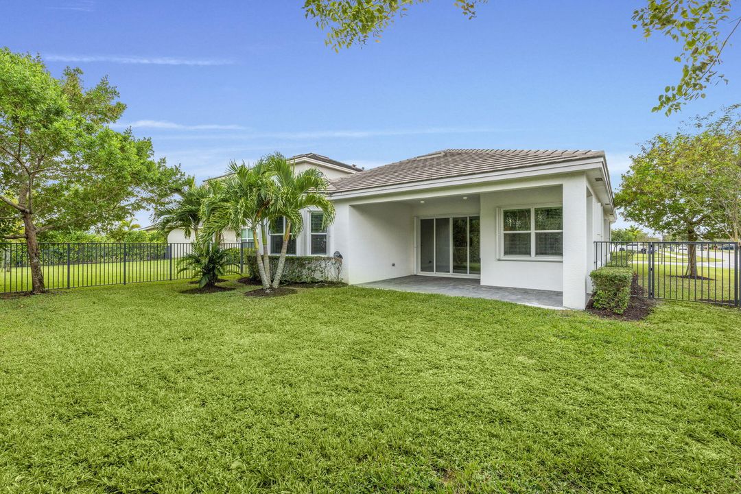 For Sale: $569,000 (3 beds, 2 baths, 2042 Square Feet)