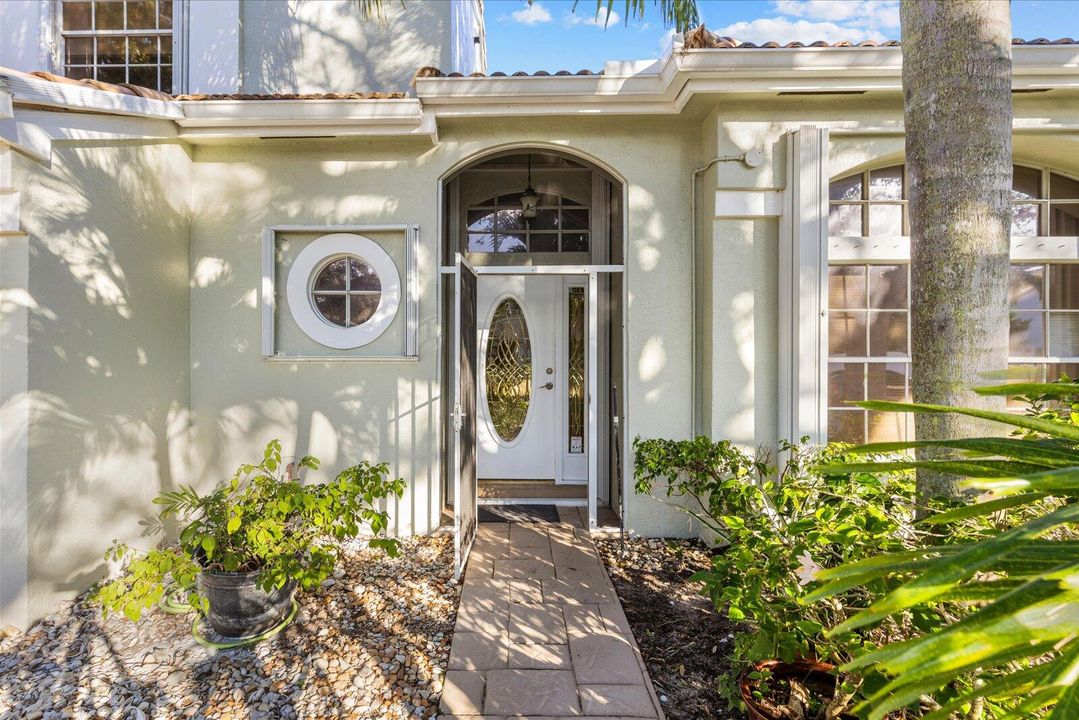 For Sale: $815,000 (3 beds, 2 baths, 1977 Square Feet)