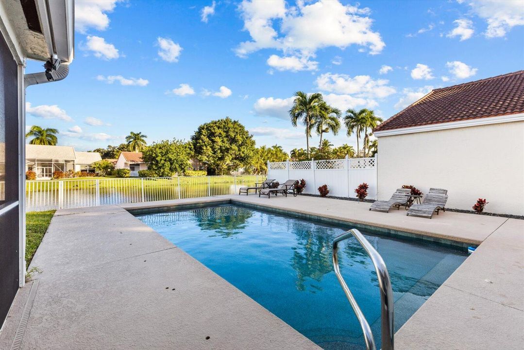 For Sale: $815,000 (3 beds, 2 baths, 1977 Square Feet)