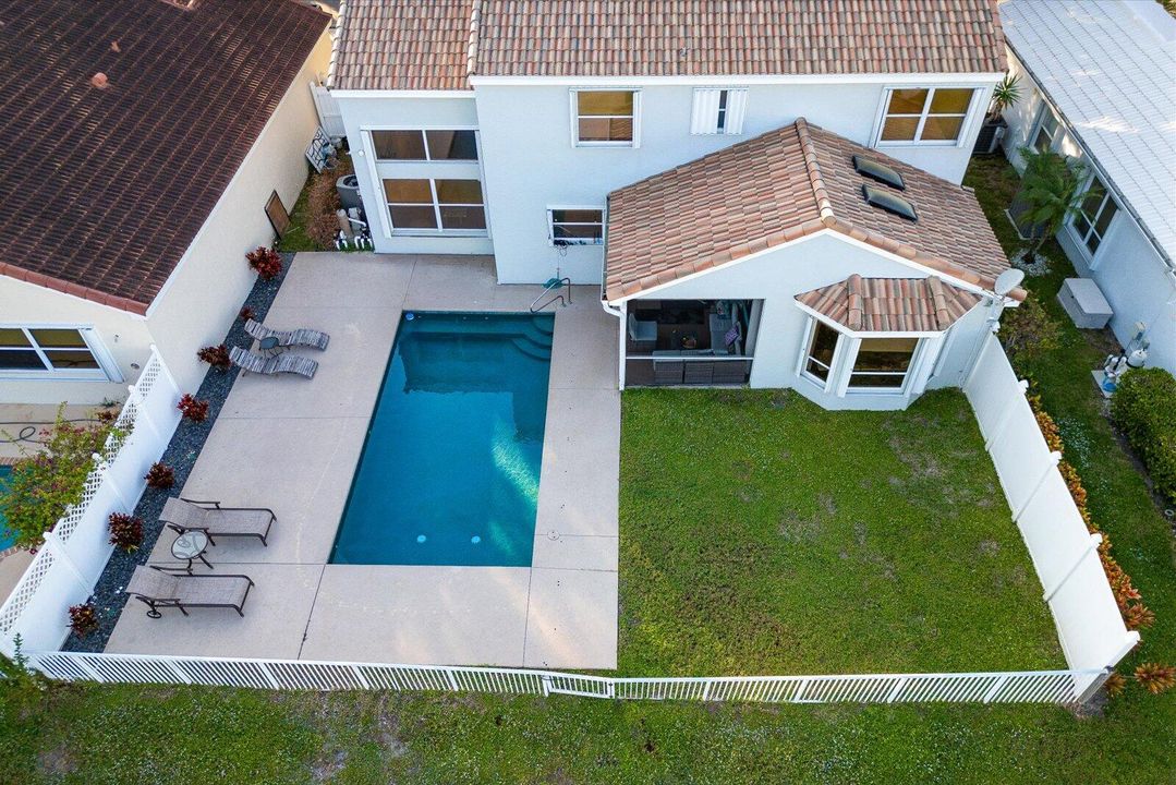 For Sale: $815,000 (3 beds, 2 baths, 1977 Square Feet)