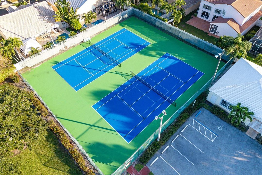 For Sale: $815,000 (3 beds, 2 baths, 1977 Square Feet)