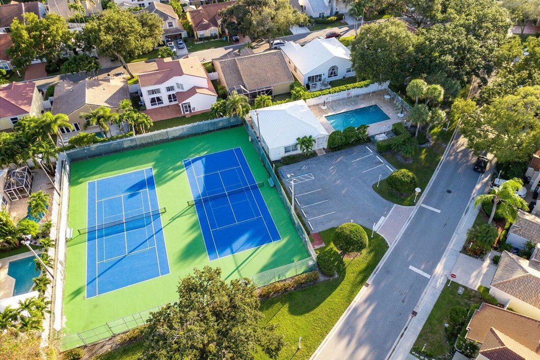 For Sale: $815,000 (3 beds, 2 baths, 1977 Square Feet)