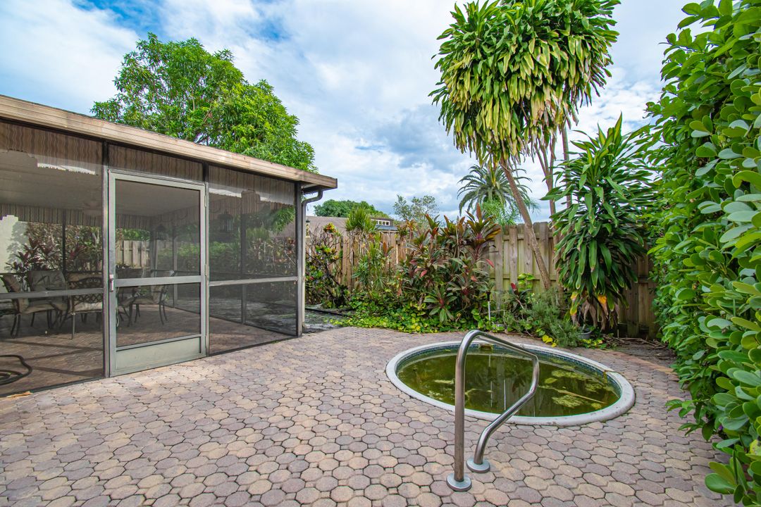 Под контрактом: $895,000 (3 спален, 2 ванн, 1874 Квадратных фут)