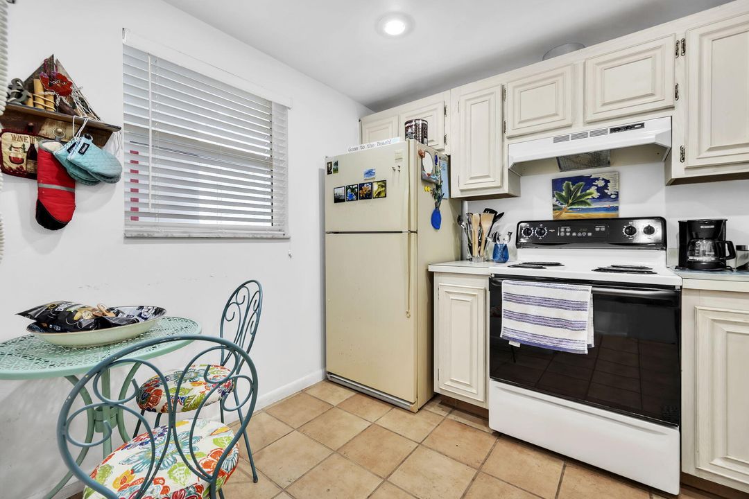 合同活跃: $3,200 (1 贝兹, 1 浴室, 800 平方英尺)