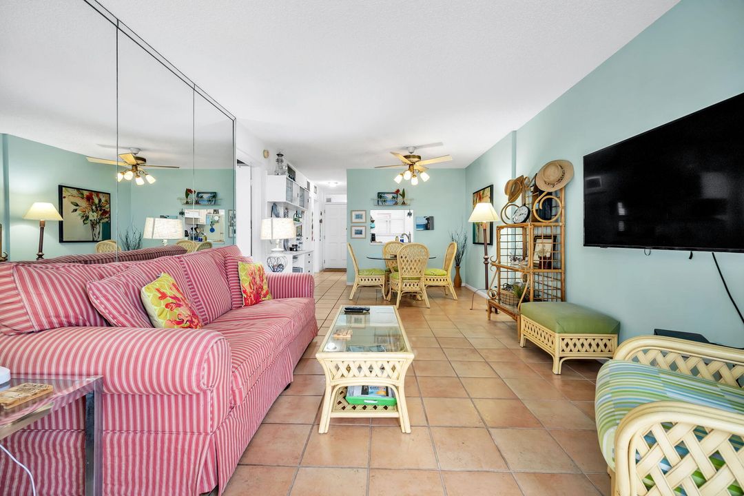 合同活跃: $3,200 (1 贝兹, 1 浴室, 800 平方英尺)