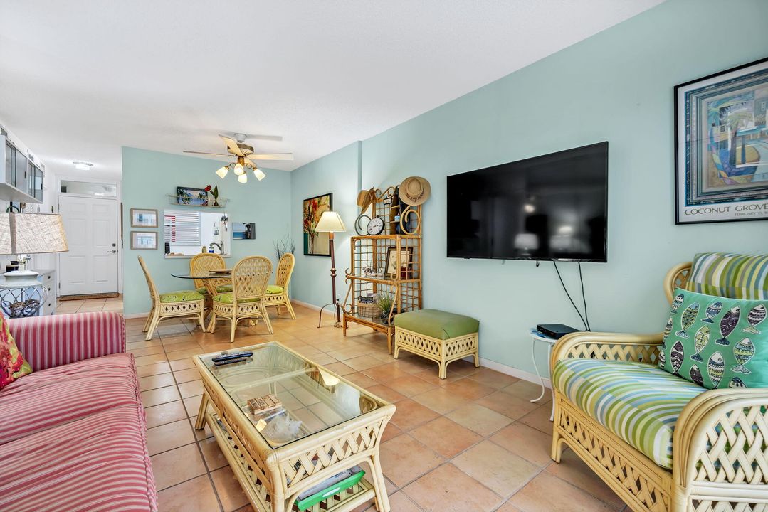 合同活跃: $3,200 (1 贝兹, 1 浴室, 800 平方英尺)