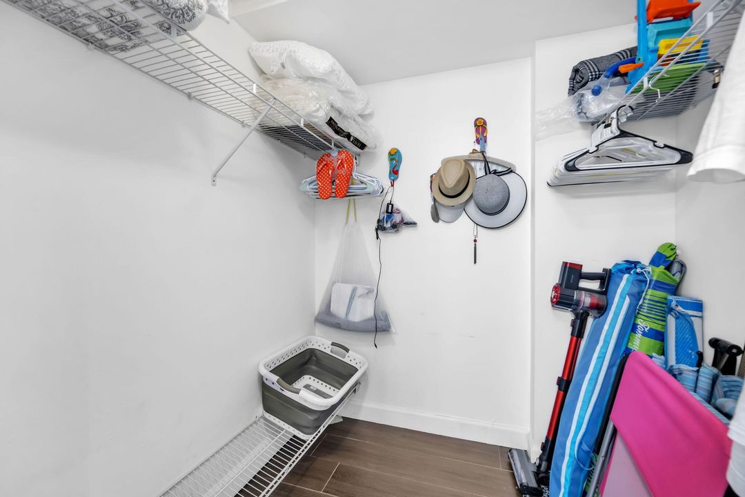 合同活跃: $3,200 (1 贝兹, 1 浴室, 800 平方英尺)