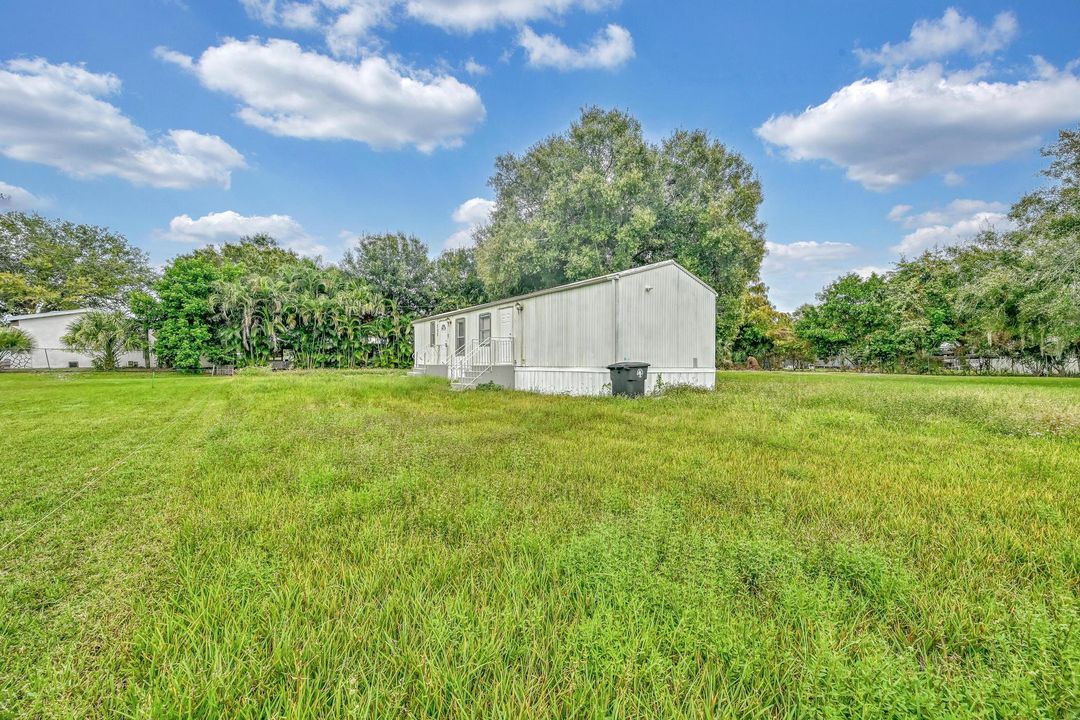 For Sale: $130,000 (2 beds, 1 baths, 672 Square Feet)