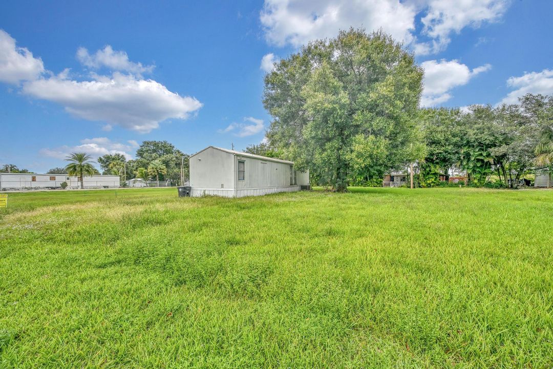 For Sale: $130,000 (2 beds, 1 baths, 672 Square Feet)