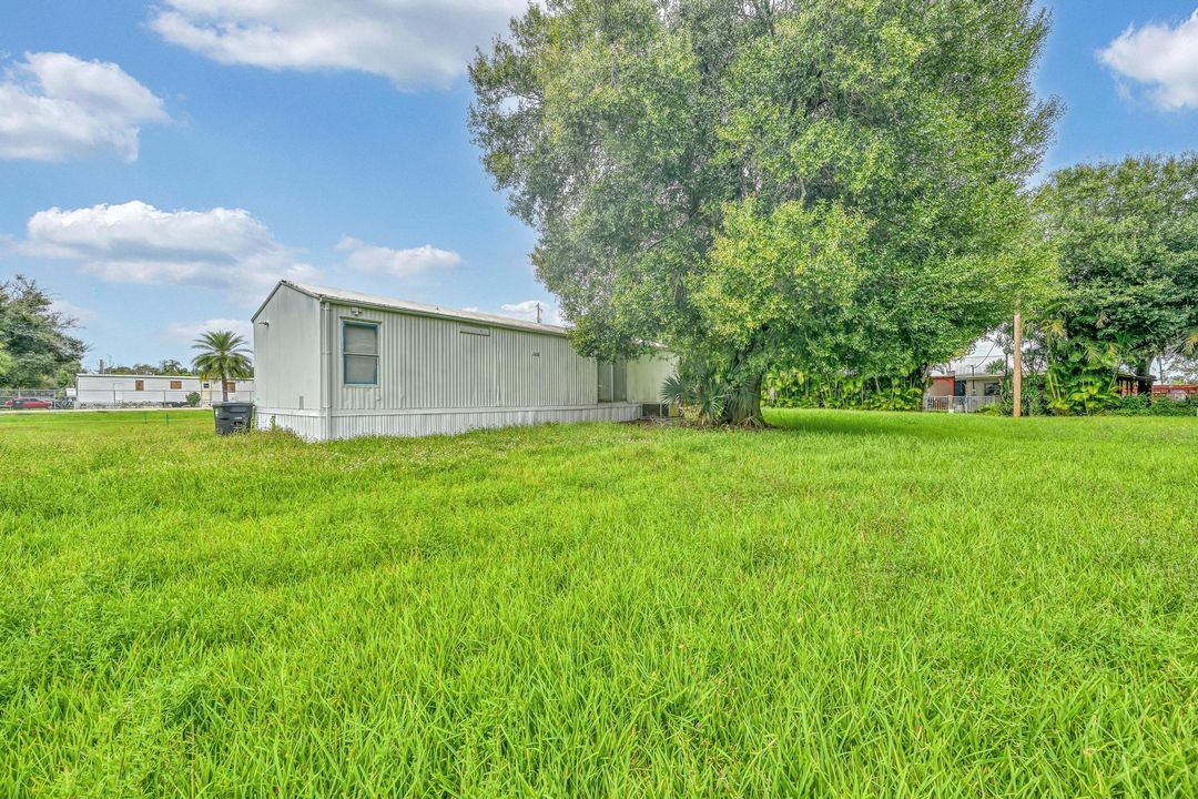 For Sale: $130,000 (2 beds, 1 baths, 672 Square Feet)